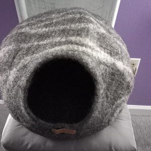 Meowfia Wool Cat Cave, never-used